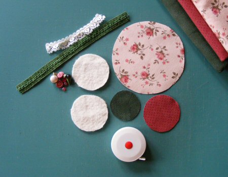 Knitting accessories: make a tape measure cover - Gathered